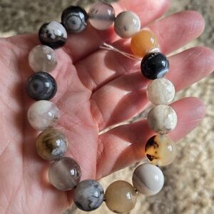 11mm Flower Agate Bracelet